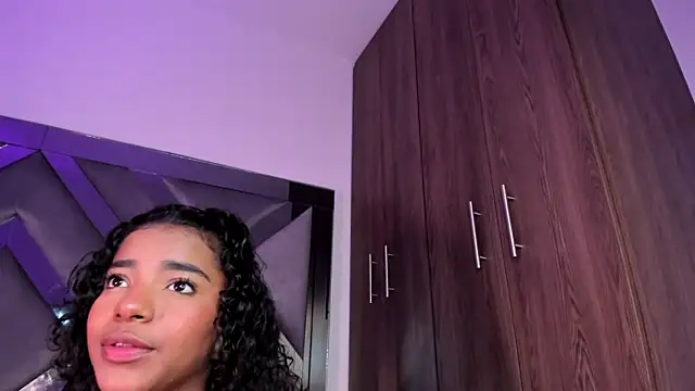 Snapshot of Iris_hott1 chatting on 02/08/25, 12:06 Iris hott1 online show from 02/08/25, 12:06