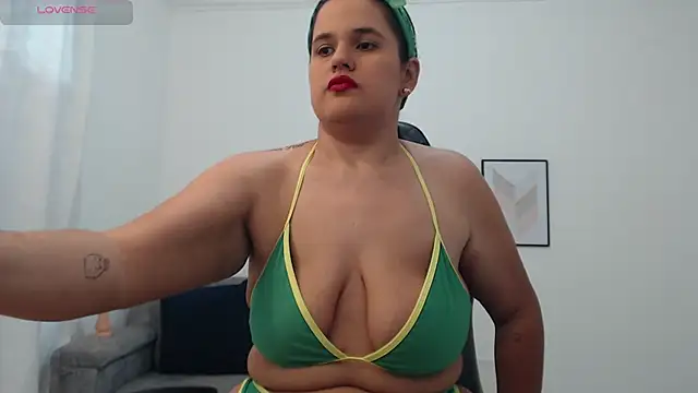natalia curvy1 online show from 10/14/25, 05:58