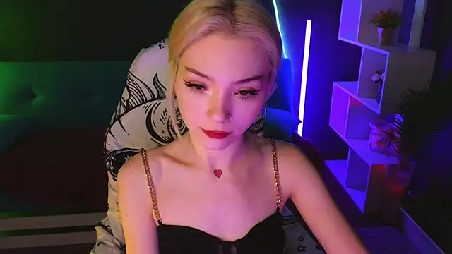 Snapshot of SandraBoyl chatting on 02/02/25, 01:02 SandraBoyl online show from 02/02/25, 01:02