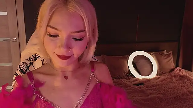 Snapshot of SandraBoyl chatting on 03/15/25, 01:19 SandraBoyl online show from 03/15/25, 01:19