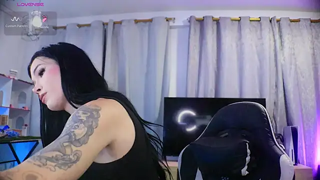 Snapshot of Cherry_cush chatting on 10/21/25, 12:11 Cherry cush online show from 10/21/25, 12:11