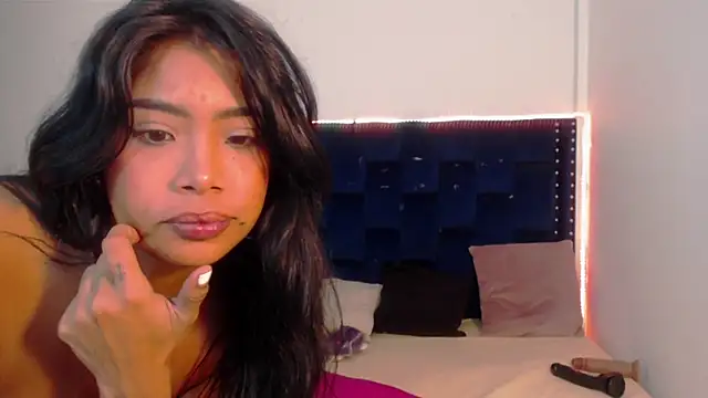 Snapshot of SaraApril_1 chatting on 02/04/25, 11:27 SaraApril 1 online show from 02/04/25, 11:27