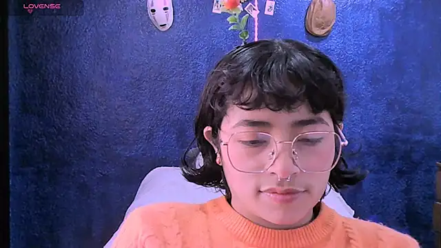 Snapshot of NinaYellow chatting on 12/11/24, 12:55 NinaYellow online show from 12/11/24, 12:55