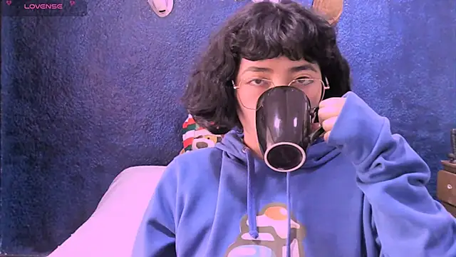 Snapshot of NinaYellow chatting on 12/29/24, 01:49 NinaYellow online show from 12/29/24, 01:49