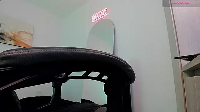 Snapshot of LucianSinclair chatting on 01/22/25, 02:59 LucianSinclair online show from 01/22/25, 02:59