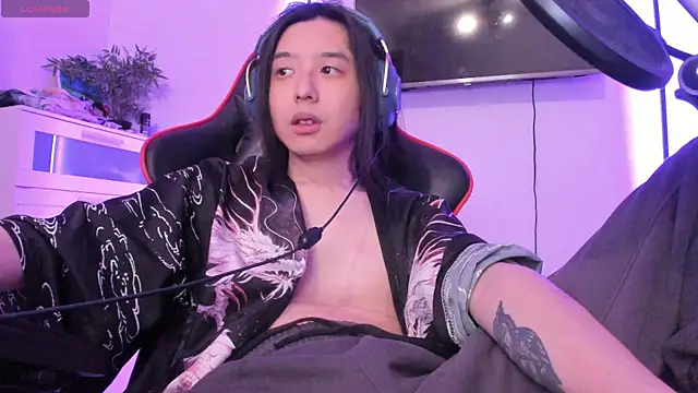 Snapshot of wexlee7 chatting on 11/04/25, 12:54 wexlee7 online show from 11/04/25, 12:54