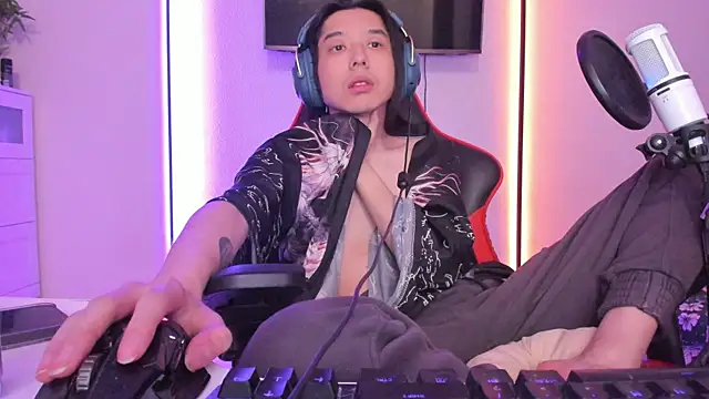 Snapshot of wexlee7 chatting on 11/09/25, 12:53 wexlee7 online show from 11/09/25, 12:53