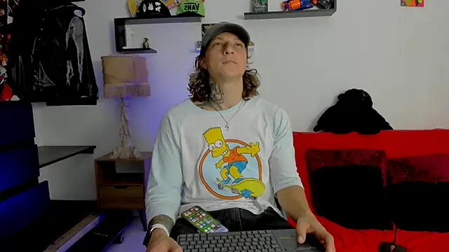 Snapshot of Tom_Krakow chatting on 01/17/25, 03:32 Tom Krakow online show from 01/17/25, 03:32