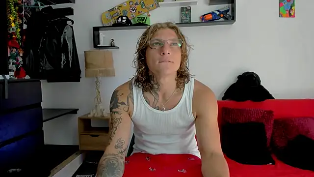 Snapshot of Tom_Krakow chatting on 01/18/25, 06:53 Tom Krakow online show from 01/18/25, 06:53