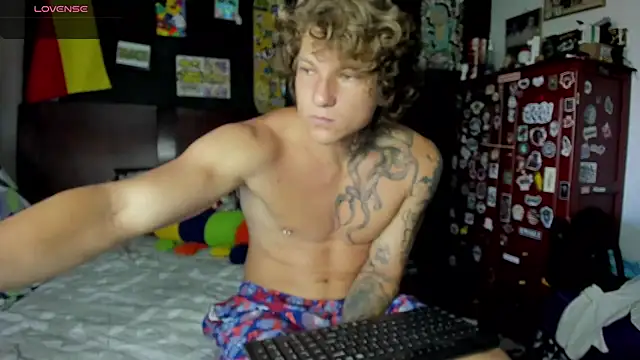 Snapshot of Tom_Krakow chatting on 09/09/25, 01:32 Tom Krakow online show from 09/09/25, 01:32