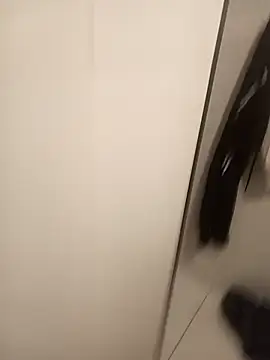 Snapshot of dredre1069 chatting on 10/13/25, 10:43 dredre1069 online show from 10/13/25, 10:43