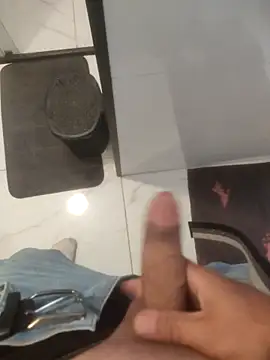 Snapshot of dredre1069 chatting on 11/19/25, 06:52 dredre1069 online show from 11/19/25, 06:52