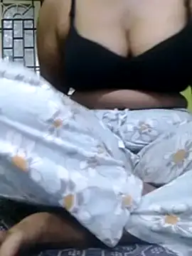 Tamilpriya46 online show from 10/21/25, 04:51