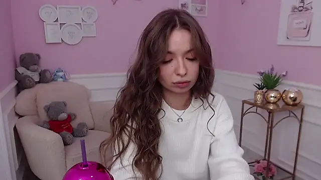 LucySkilar online show from 10/12/25, 04:33