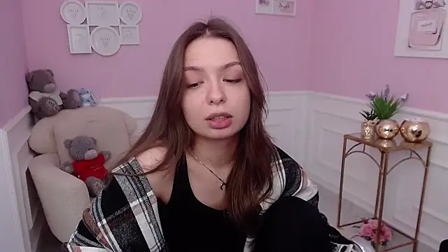 LucySkilar online show from 10/24/25, 10:00