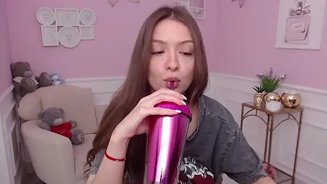 LucySkilar online show from 11/16/25, 05:35