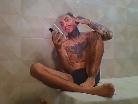 PitbullDiablo1 online show from 11/18/25, 04:06