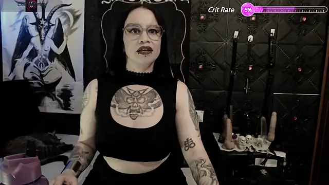 Snapshot of Evil_Queen_666 chatting on 12/04/24, 08:23 Evil Queen 666 online show from 12/04/24, 08:23