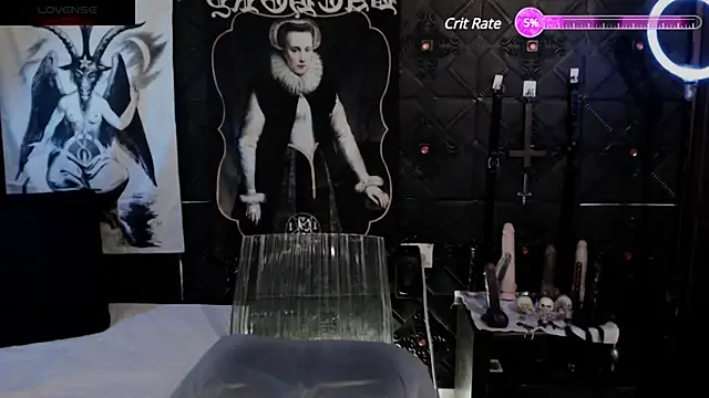 Snapshot of Evil_Queen_666 chatting on 02/21/25, 04:40 Evil Queen 666 online show from 02/21/25, 04:40