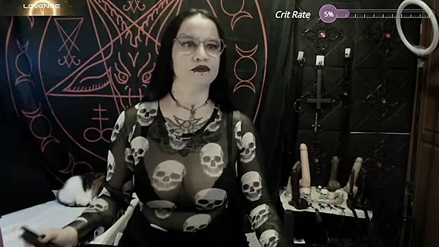 Snapshot of Evil_Queen_666 chatting on 03/12/25, 04:51 Evil Queen 666 online show from 03/12/25, 04:51