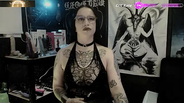 Snapshot of Evil_Queen_666 chatting on 09/30/25, 07:57 Evil Queen 666 online show from 09/30/25, 07:57
