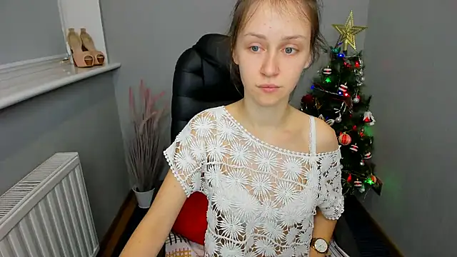 Snapshot of AfinaCutie chatting on 01/13/25, 02:11 AfinaCutie online show from 01/13/25, 02:11