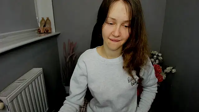 Snapshot of AfinaCutie chatting on 02/08/25, 07:37 AfinaCutie online show from 02/08/25, 07:37