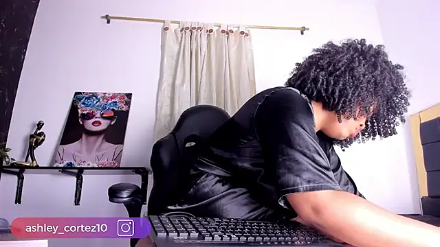 ashley crotez online show from 03/09/25, 12:21