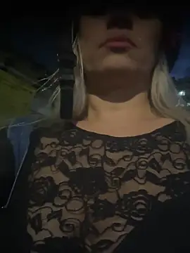 nicole valencia  online show from 03/08/25, 11:39