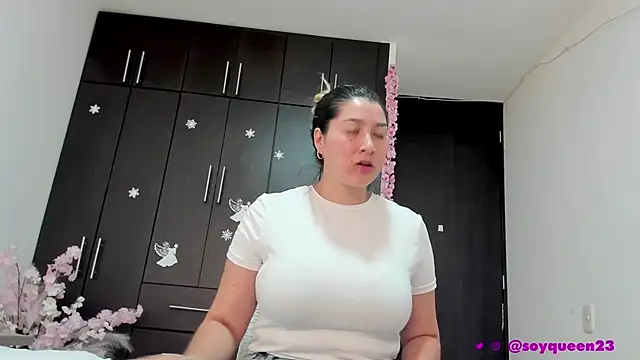Snapshot of Soyqueen chatting on 01/24/25, 04:59 Soyqueen online show from 01/24/25, 04:59