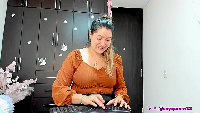 Snapshot of Soyqueen chatting on 01/31/25, 05:30 Soyqueen online show from 01/31/25, 05:30