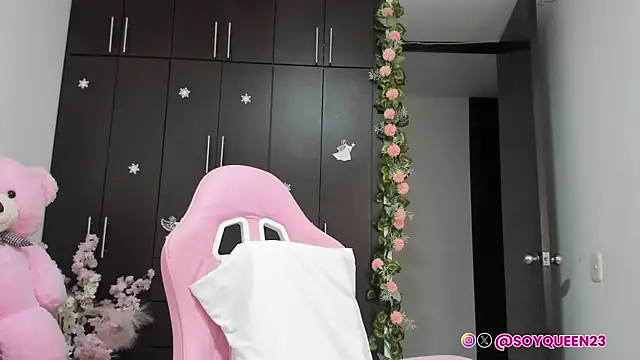 Snapshot of Soyqueen chatting on 09/21/25, 04:03 Soyqueen online show from 09/21/25, 04:03