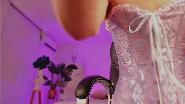 Taylor  foxxx online show from 12/03/24, 04:14