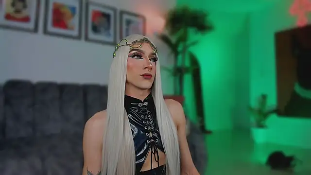 Taylor  foxxx online show from 11/15/25, 06:00