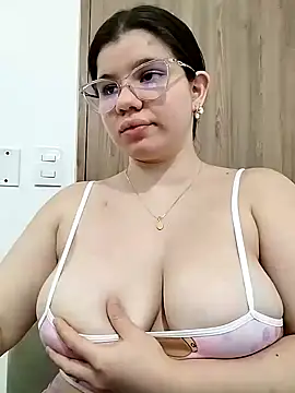 Snapshot of Danzel1105 chatting on 12/29/24, 08:04 Danzel1105 online show from 12/29/24, 08:04