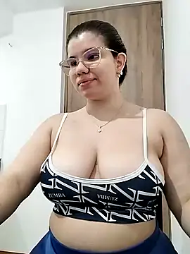 Snapshot of Danzel1105 chatting on 02/05/25, 03:42 Danzel1105 online show from 02/05/25, 03:42