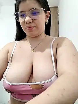 Snapshot of Danzel1105 chatting on 02/28/25, 08:39 Danzel1105 online show from 02/28/25, 08:39