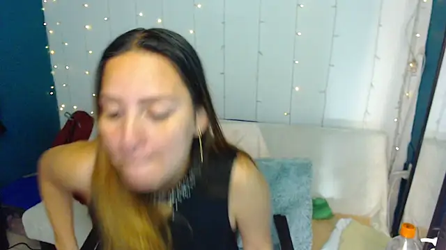 Snapshot of camila_delarosa chatting on 12/12/24, 12:55 camila delarosa online show from 12/12/24, 12:55