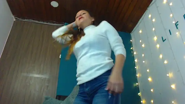 Snapshot of camila_delarosa chatting on 12/21/24, 12:38 camila delarosa online show from 12/21/24, 12:38