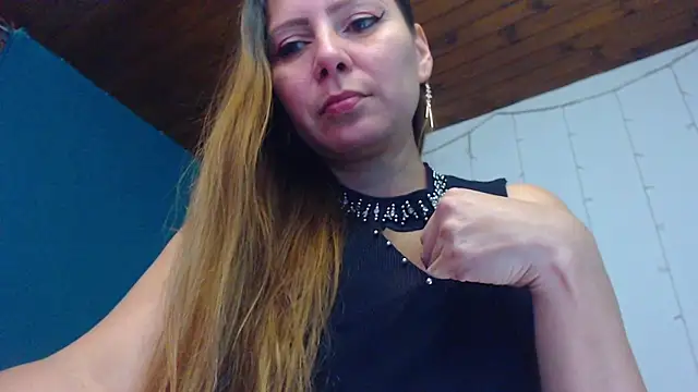 Snapshot of camila_delarosa chatting on 02/01/25, 01:30 camila delarosa online show from 02/01/25, 01:30
