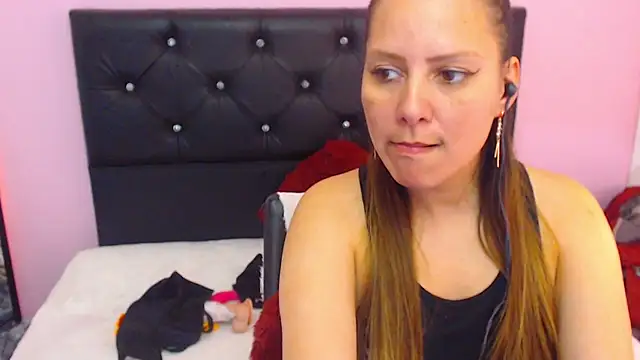Snapshot of camila_delarosa chatting on 02/25/25, 06:31 camila delarosa online show from 02/25/25, 06:31