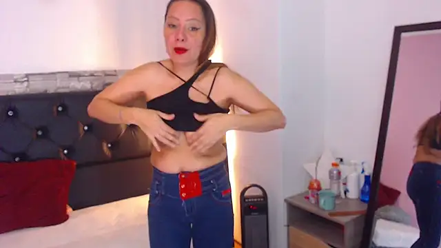 Snapshot of camila_delarosa chatting on 03/01/25, 01:18 camila delarosa online show from 03/01/25, 01:18