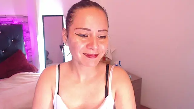 Snapshot of camila_delarosa chatting on 09/19/25, 04:18 camila delarosa online show from 09/19/25, 04:18