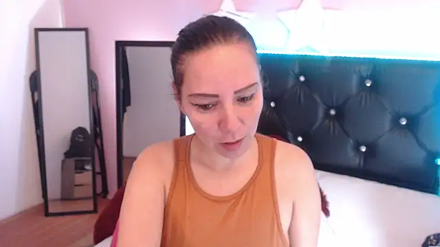 camila delarosa online show from 11/16/25, 12:33