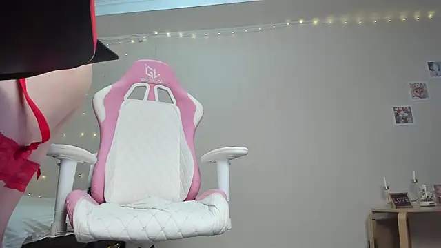 teencute online show from 02/19/25, 05:27