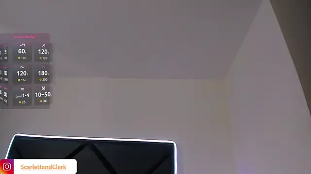 Snapshot of ScarlettAndClark chatting on 10/27/25, 08:35 ScarlettAndClark online show from 10/27/25, 08:35