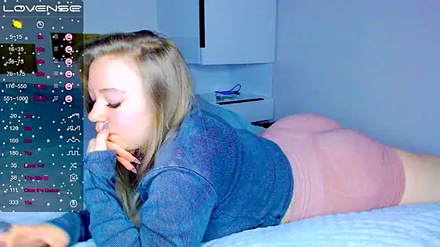 kitti kaattt online show from 01/03/25, 04:11