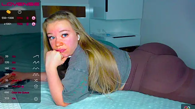 kitti kaattt online show from 09/24/25, 03:54