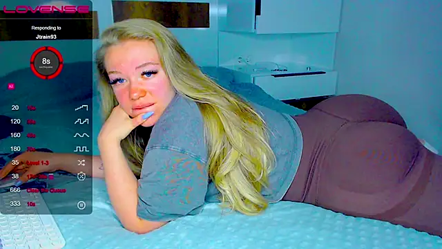 kitti kaattt online show from 11/18/25, 03:34