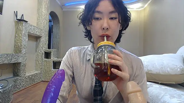 Snapshot of Kunimitsuu_ chatting on 02/14/25, 07:33 Kunimitsuu online show from 02/14/25, 07:33